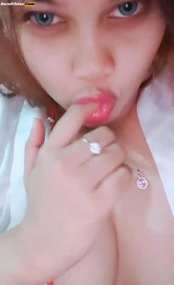 Live Show Pinkiss, Ngocok Pakai Dildo