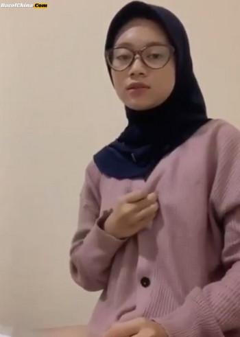 Gadis Tudung Tocil Bogel