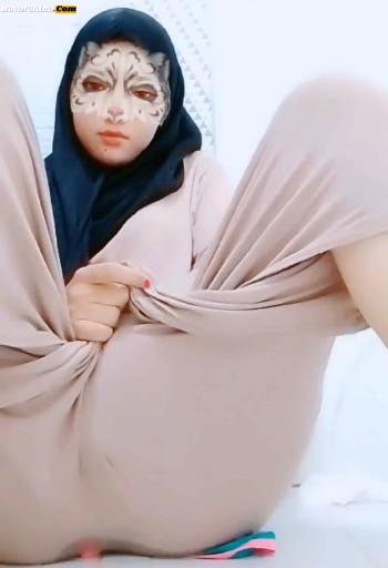 Hijab Janda Kembang Ngocok Basah Dicelana